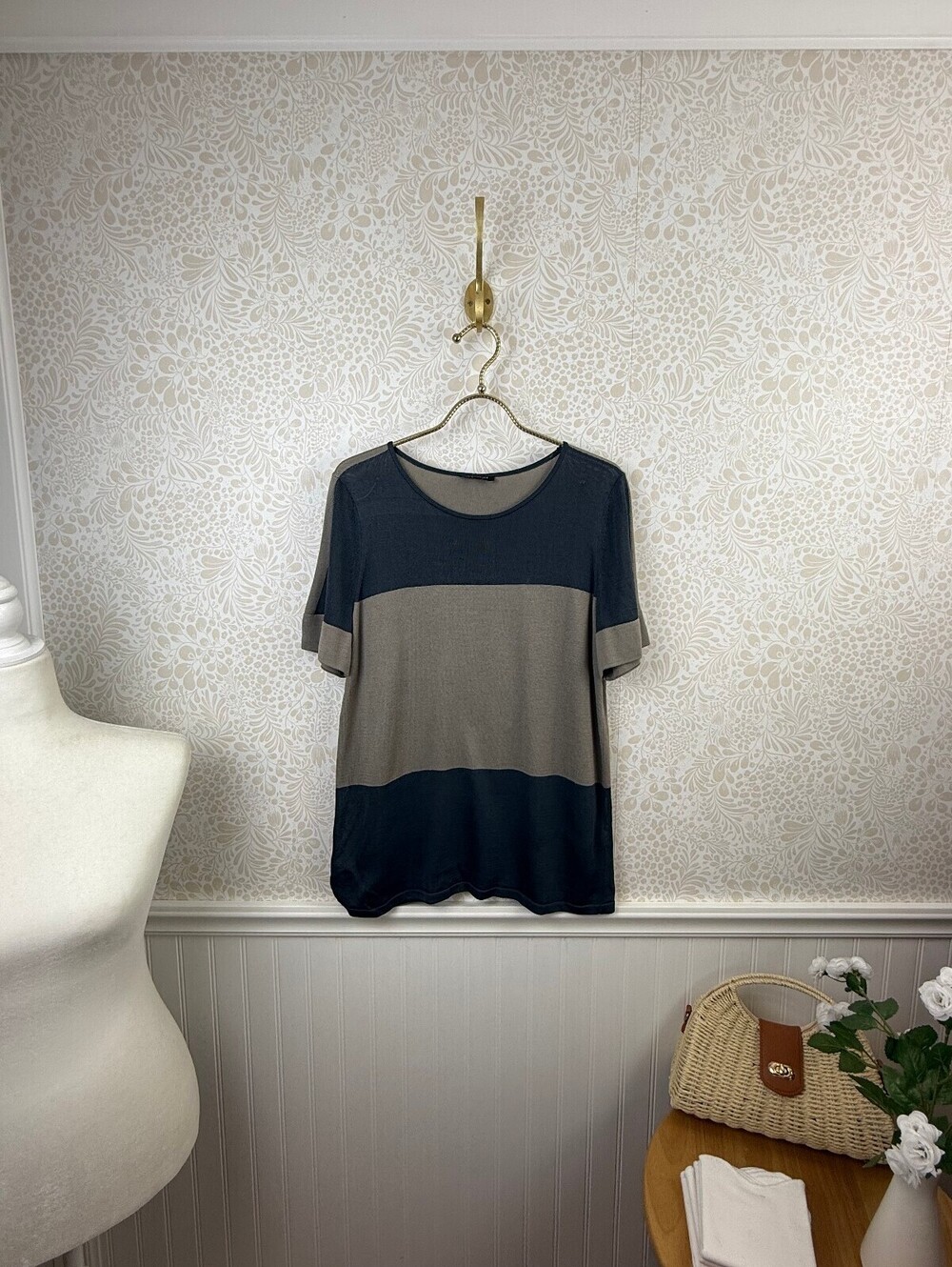 Lafayette148 New York Gray & Navy Colorblock Knit Silk Blend Top - Size - Medium